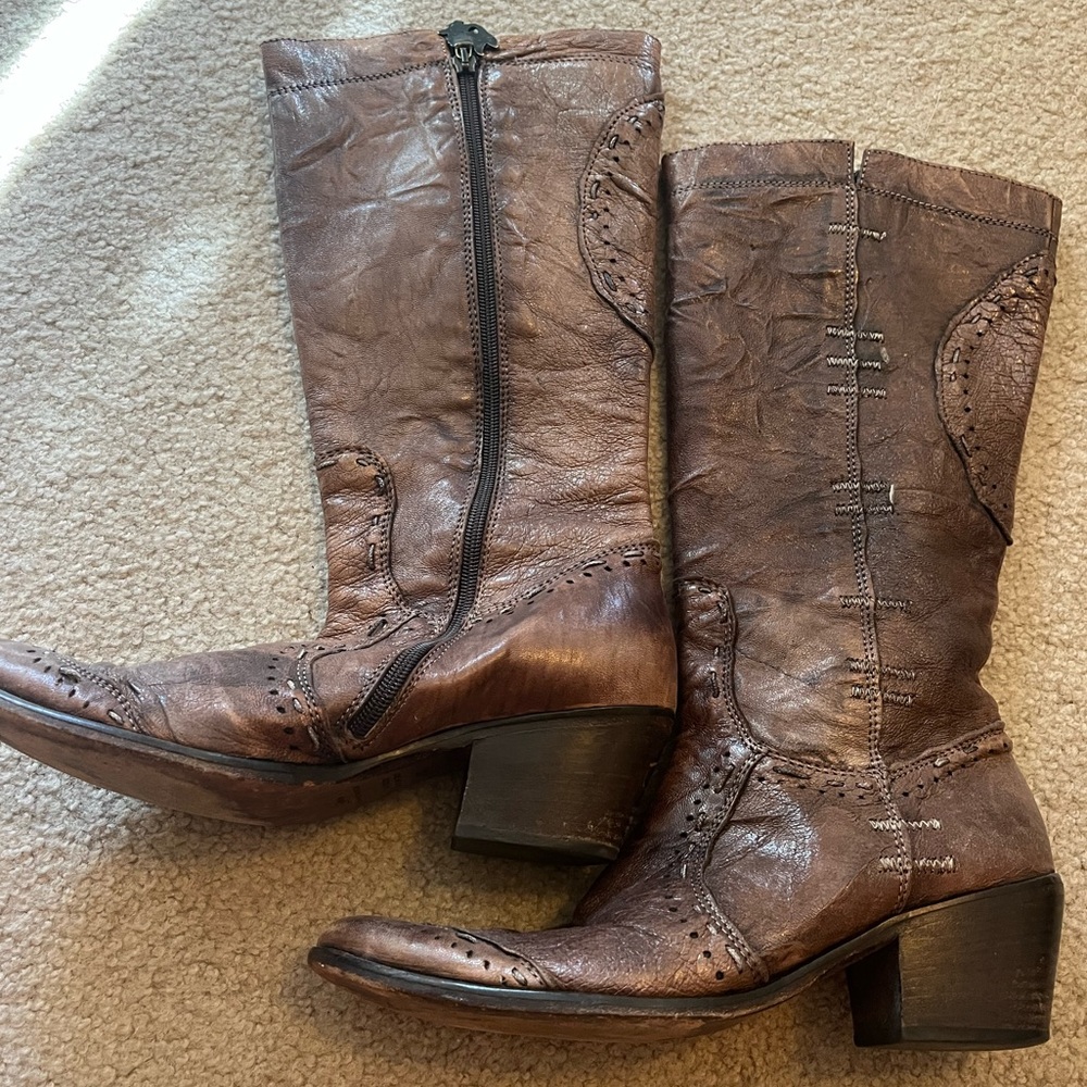 Western boot with low heel